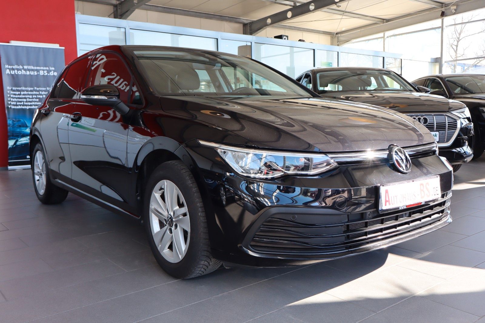 Volkswagen Golf 2023 г. Чёрный, пробег 36266 км