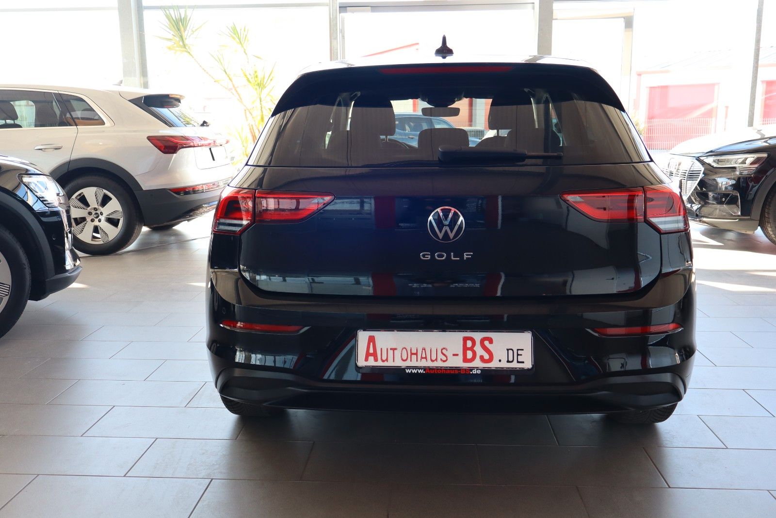 Volkswagen Golf 2023 г. Чёрный, пробег 36266 км