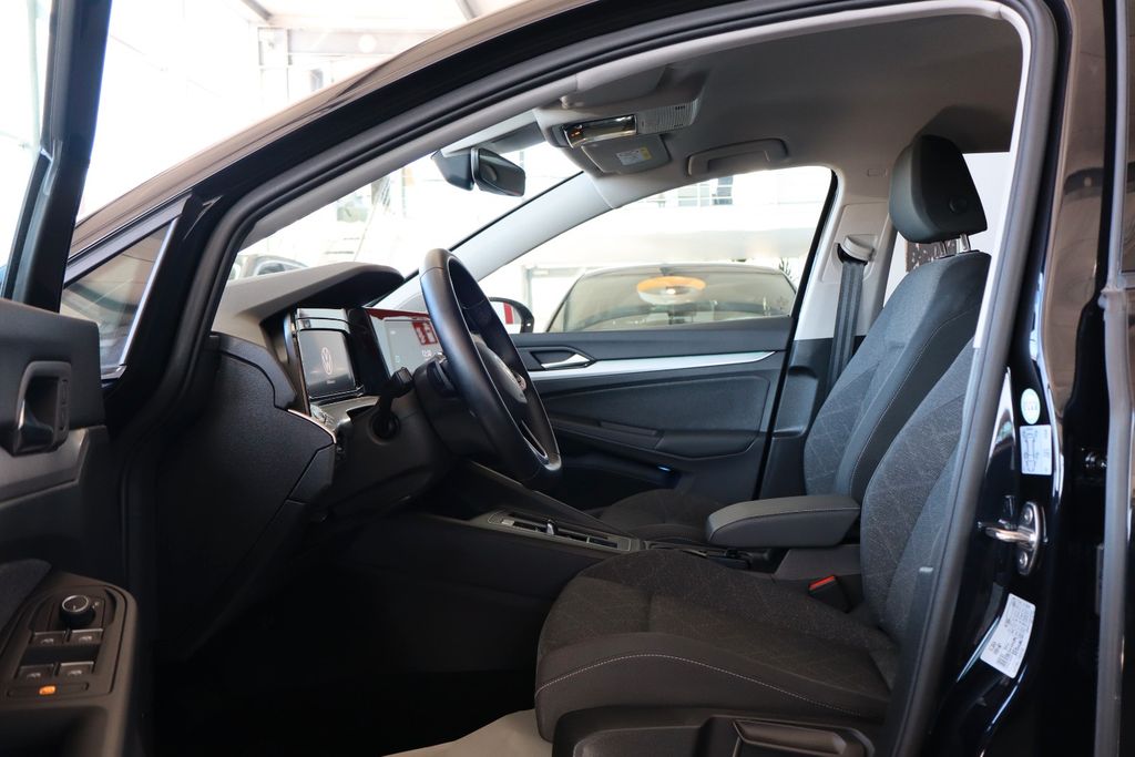 Volkswagen Golf 2023 г. Чёрный, пробег 36266 км
