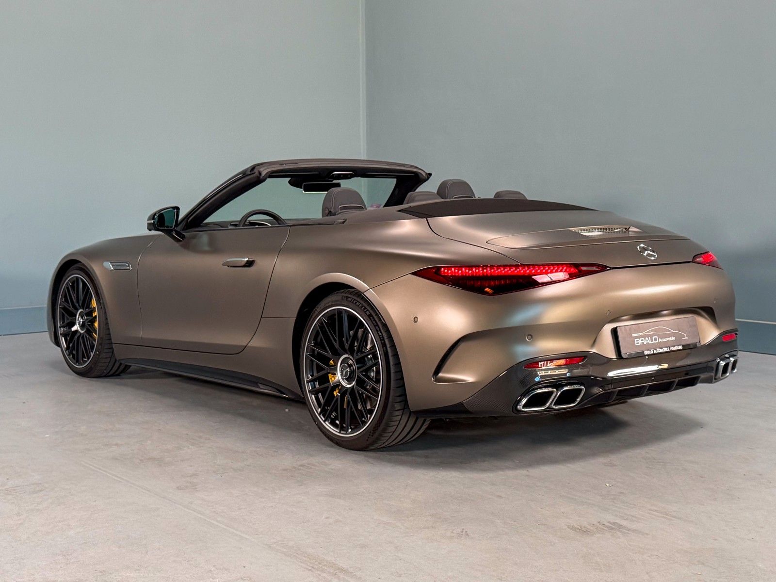 Mercedes-Benz SL 63 AMG 2022 г. Серый, пробег 8485 км
