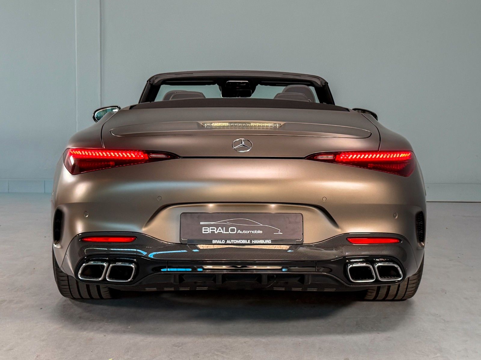 Mercedes-Benz SL 63 AMG 2022 г. Серый, пробег 8485 км