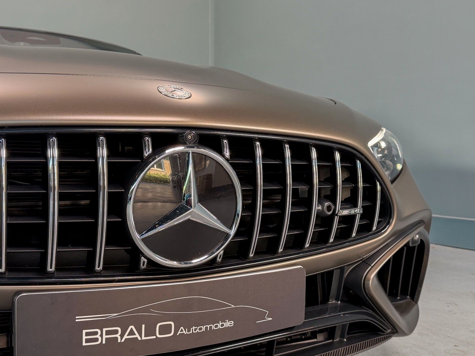 Mercedes-Benz SL 63 AMG 2022 г. Серый, пробег 8485 км