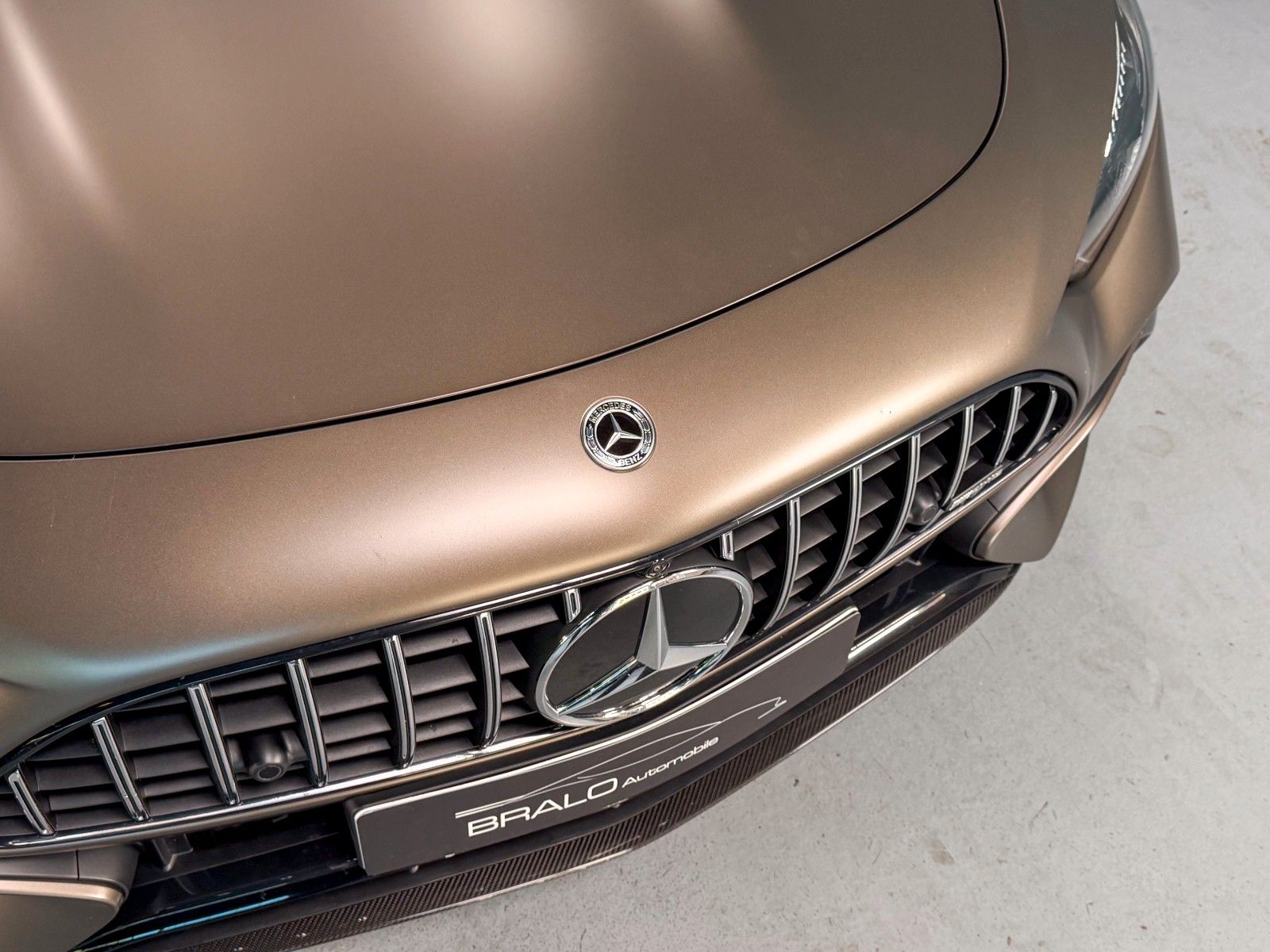 Mercedes-Benz SL 63 AMG 2022 г. Серый, пробег 8485 км
