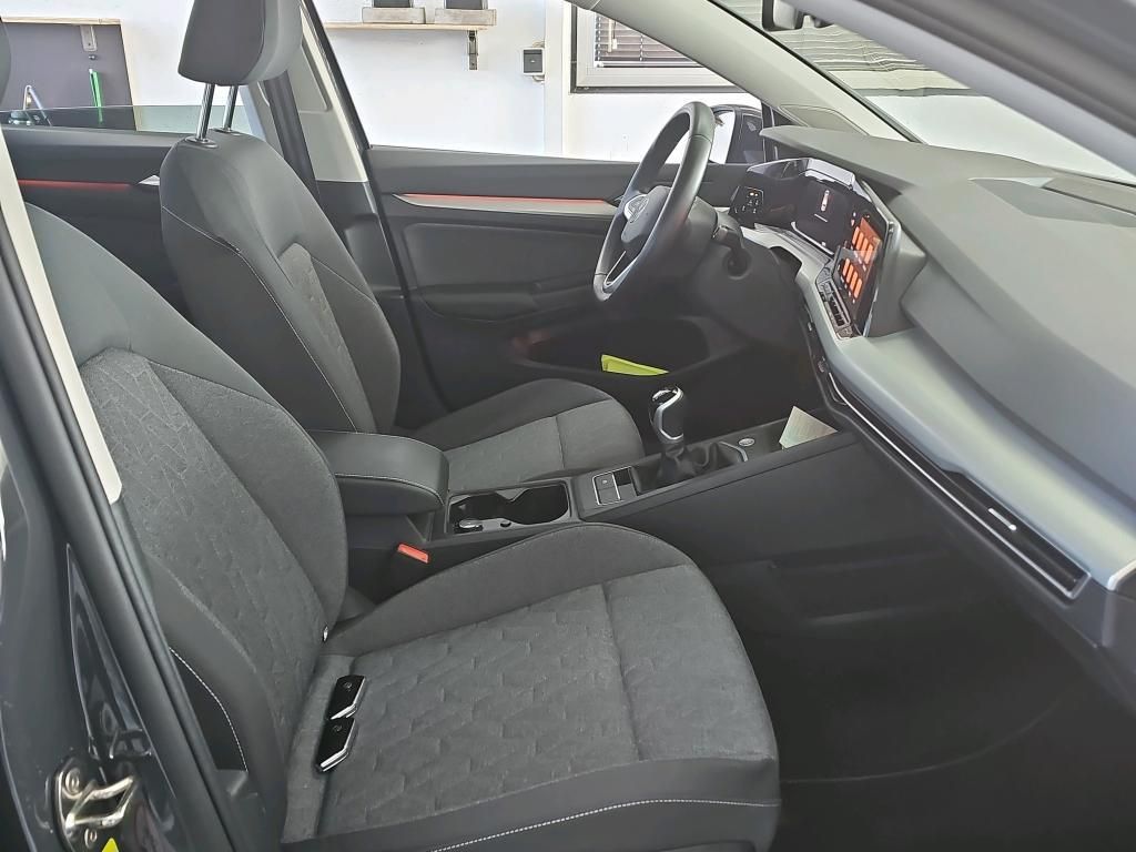 Volkswagen Golf 2024 г. Серый, пробег 15577 км