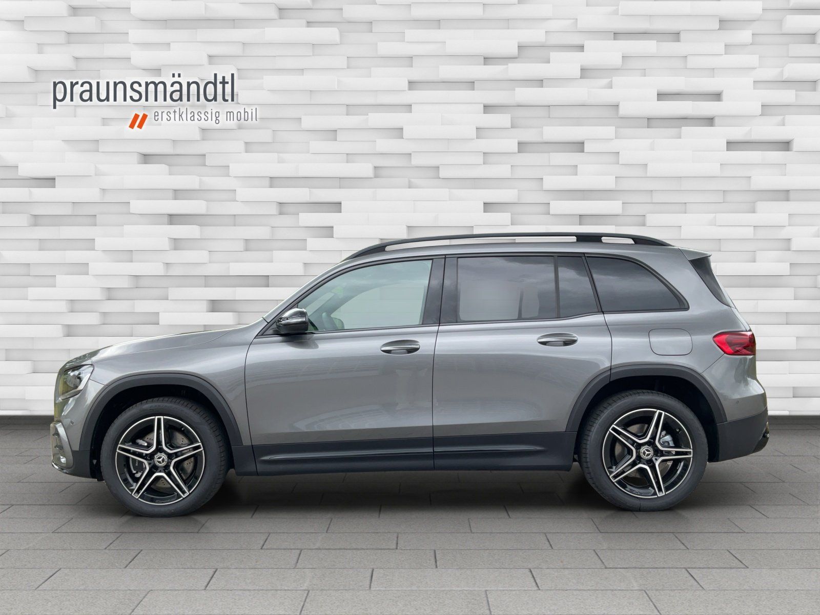 Mercedes-Benz GLB 220 2026 г. Серый, пробег 9444 км