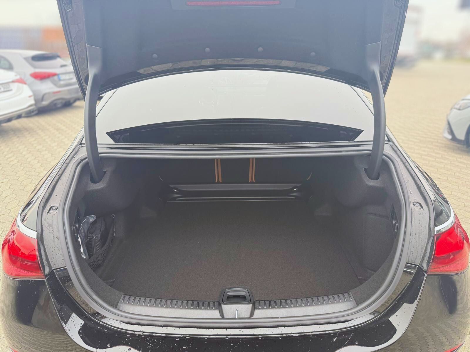 Mercedes-Benz E 200 2026 г. Чёрный, пробег 9444 км