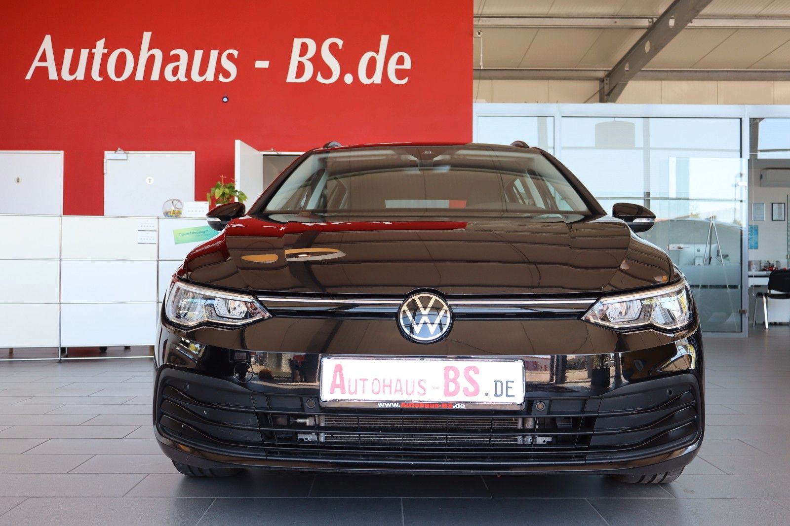 Volkswagen Golf 2024 г. Чёрный, пробег 45494 км