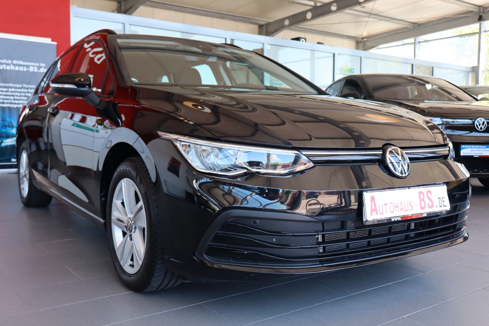 Volkswagen Golf 2024 г. Чёрный, пробег 45494 км