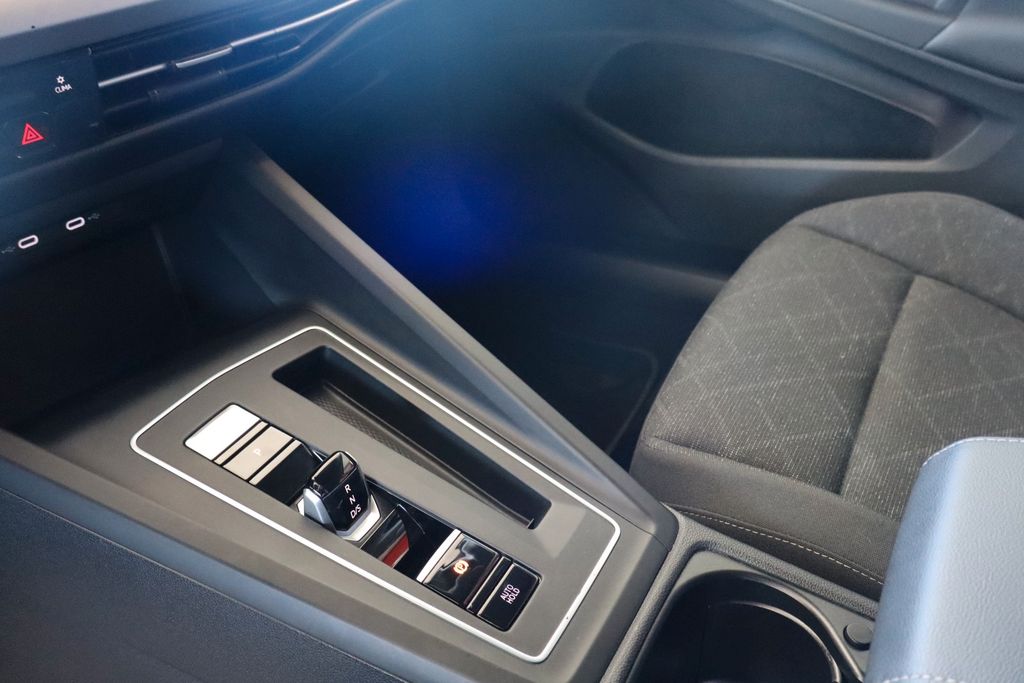 Volkswagen Golf 2024 г. Чёрный, пробег 45494 км