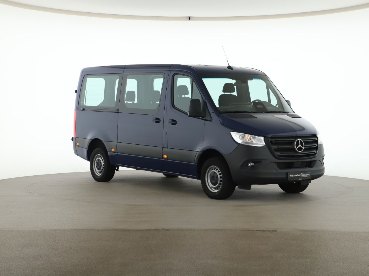 Mercedes-Benz SPRINTER 2024 г. Синий, пробег 17800 км