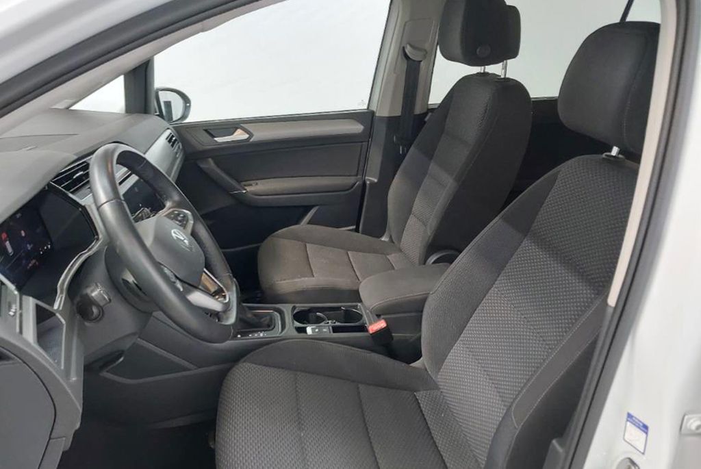 Volkswagen Touran 2025 г. Белый, пробег 26752 км