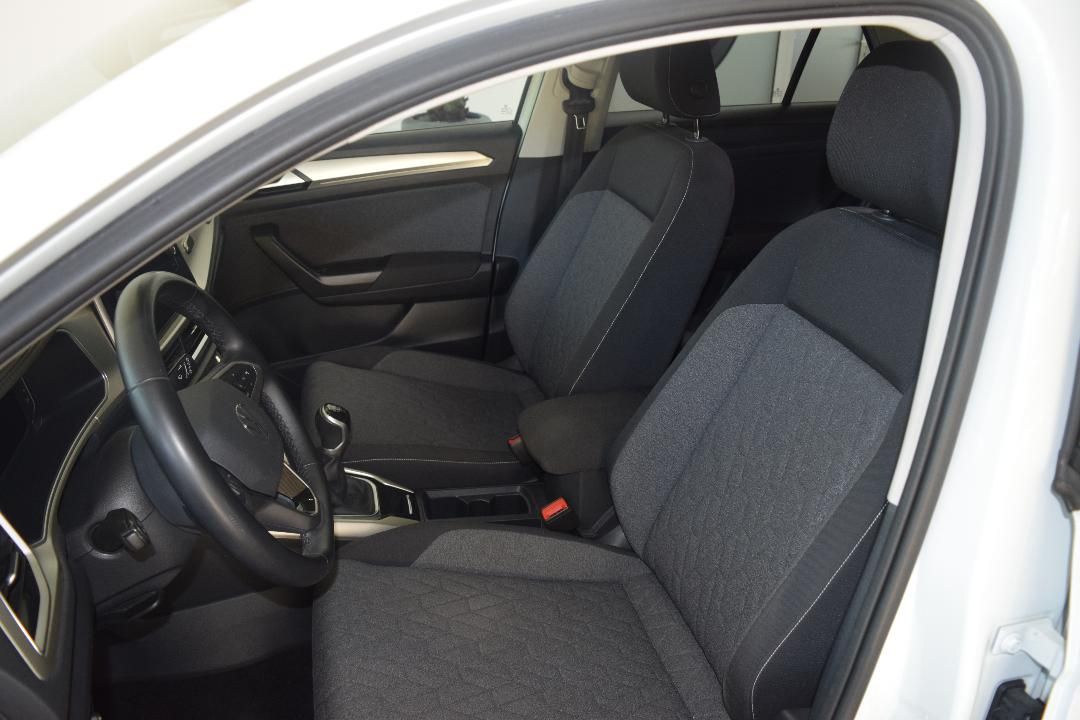 Volkswagen T-Roc 2023 г. Белый, пробег 56300 км