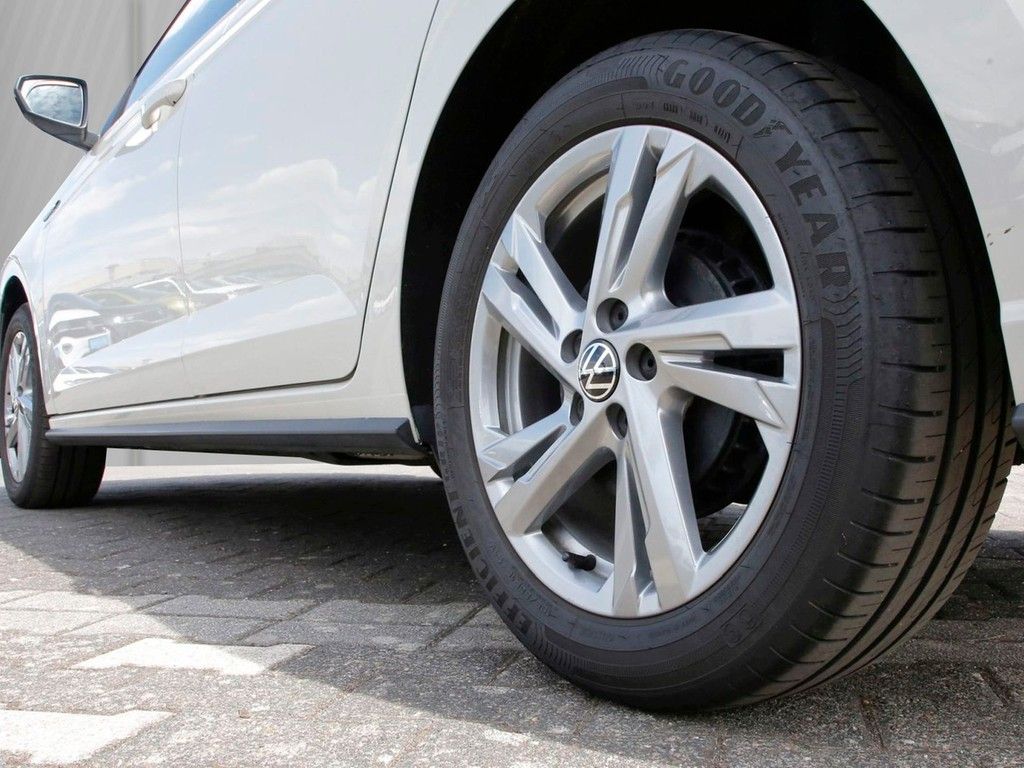 Volkswagen Polo 2024 г. Серый, пробег 20747 км