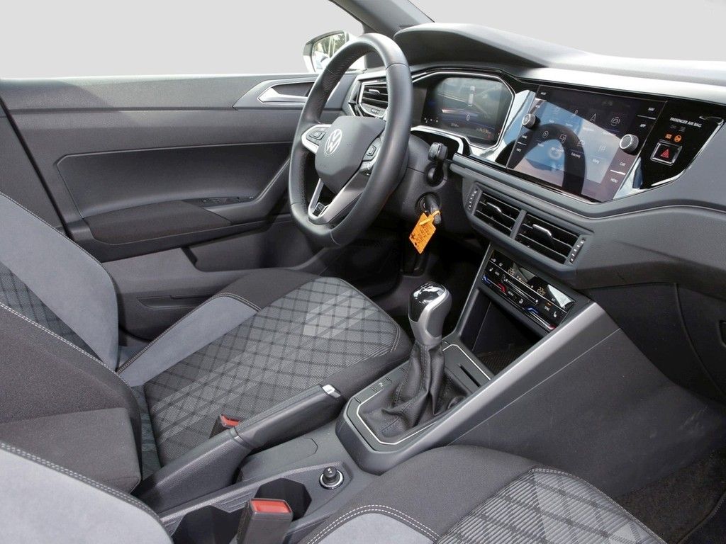 Volkswagen Polo 2024 г. Серый, пробег 20747 км