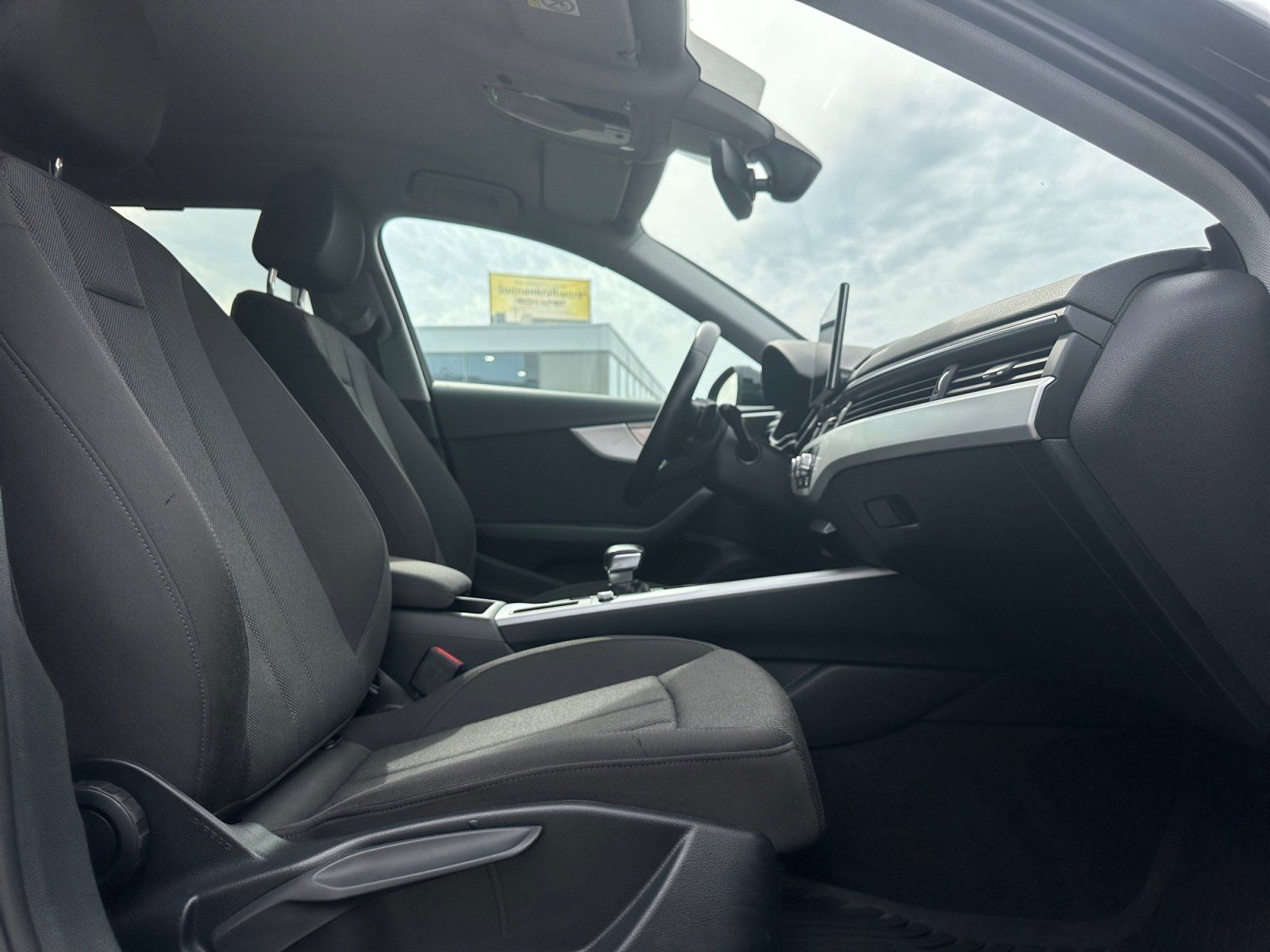 Audi A4 2022 г. Чёрный, пробег 49829 км