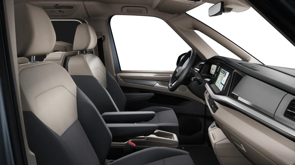 Volkswagen T7 MULTIVAN 2024 г. Серебристый, пробег 32000 км