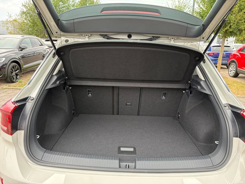 Volkswagen T-Roc 2022 г. Серый, пробег 9992 км