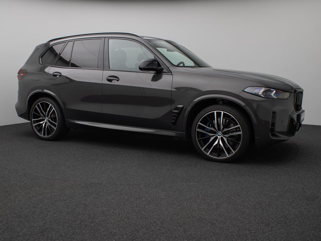 BMW X5 M60 2023 г. Серый, пробег 29107 км
