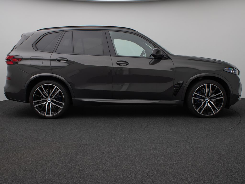 BMW X5 M60 2023 г. Серый, пробег 29107 км