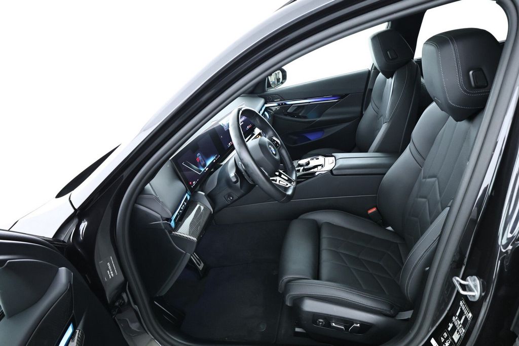 BMW 540 2025 г. Чёрный, пробег 30734 км