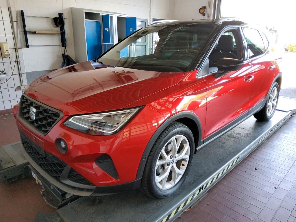 SEAT Arona 2023 г. Красный, пробег 31880 км