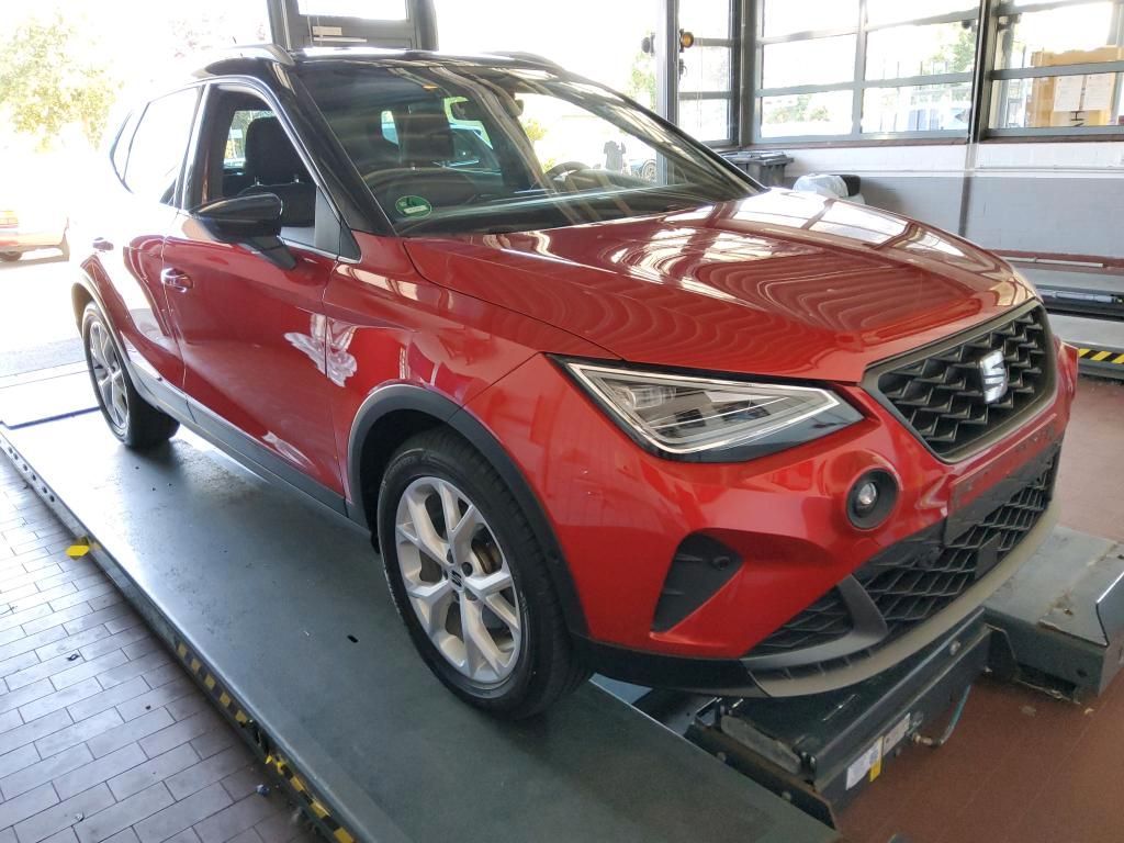 SEAT Arona 2023 г. Красный, пробег 31880 км