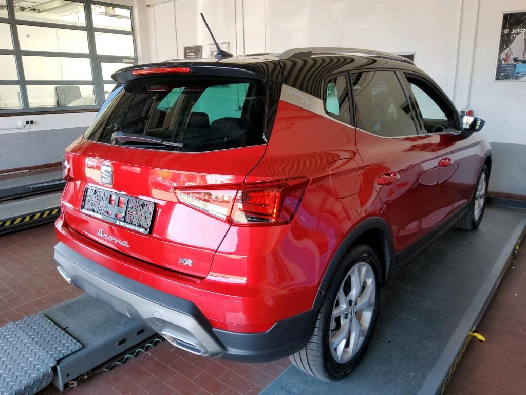 SEAT Arona 2023 г. Красный, пробег 31880 км