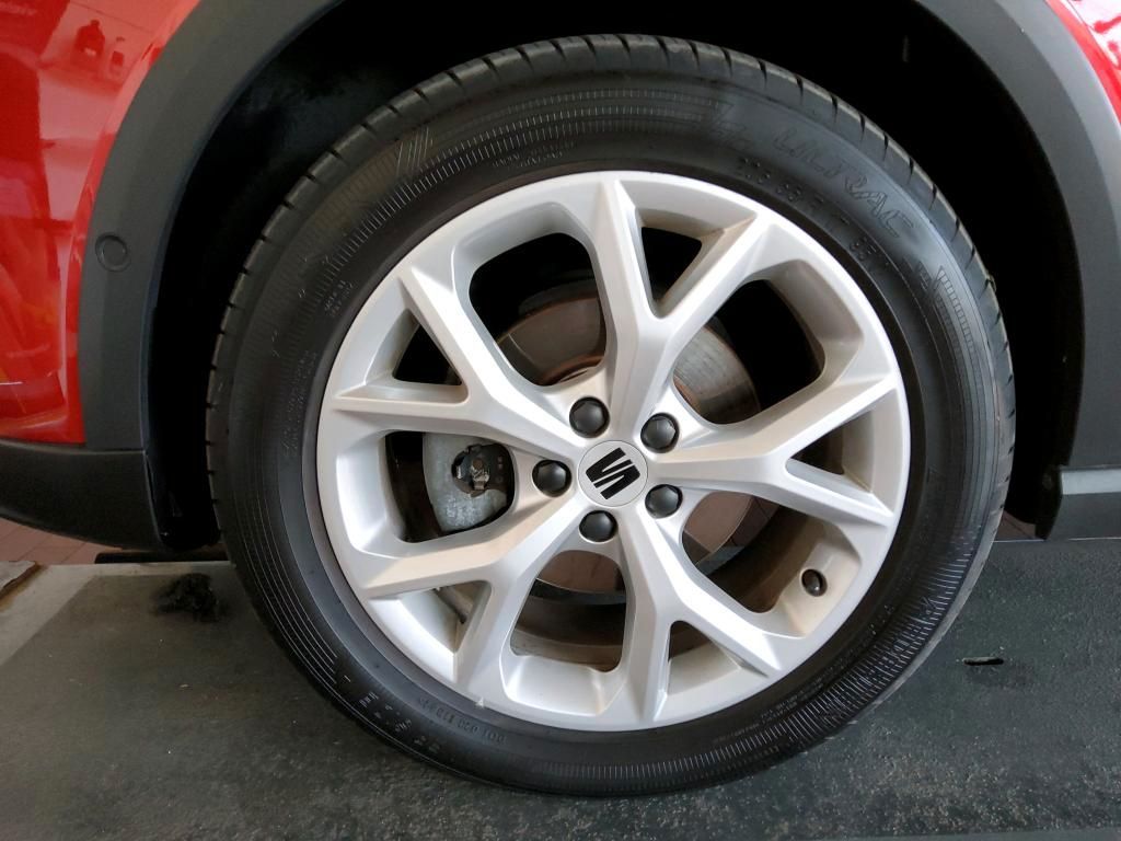 SEAT Arona 2023 г. Красный, пробег 31880 км