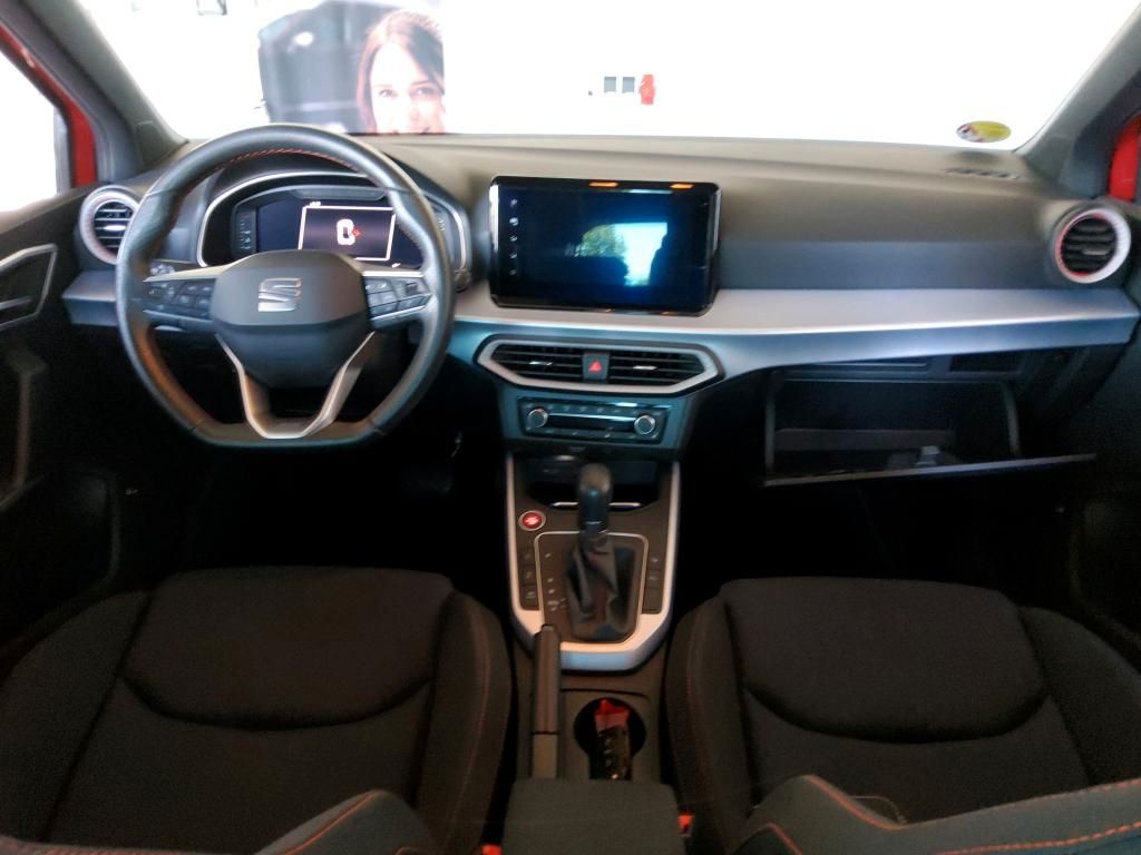 SEAT Arona 2023 г. Красный, пробег 31880 км