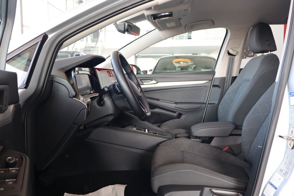 Volkswagen Golf 2024 г. Серебристый, пробег 41115 км
