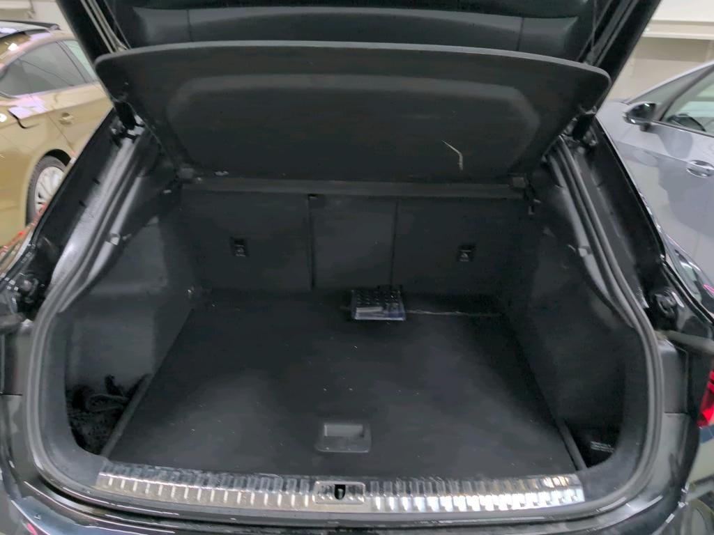 Audi Q3 2022 г. Чёрный, пробег 53273 км