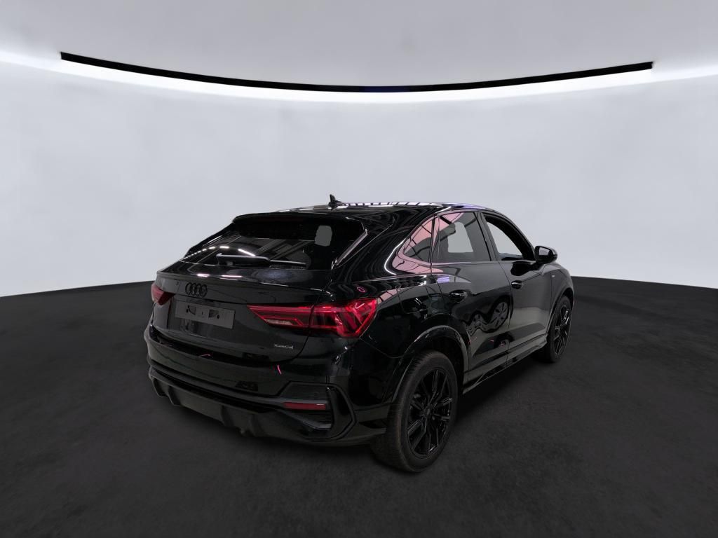Audi Q3 2022 г. Чёрный, пробег 53273 км