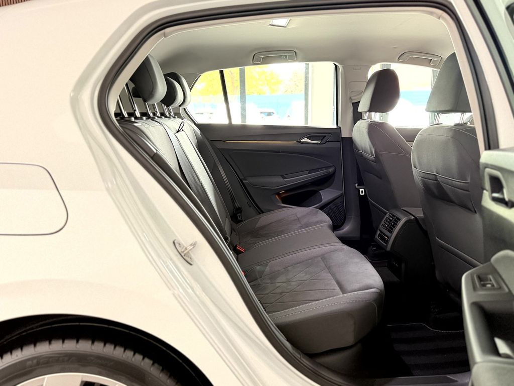 Volkswagen Golf 2022 г. Белый, пробег 47056 км