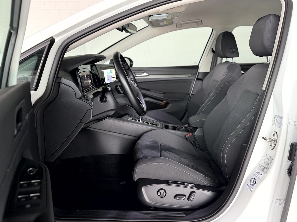 Volkswagen Golf 2022 г. Белый, пробег 47056 км