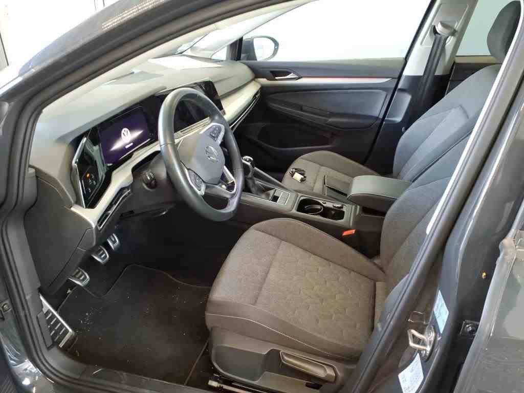 Volkswagen Golf 2024 г. Серый, пробег 31120 км