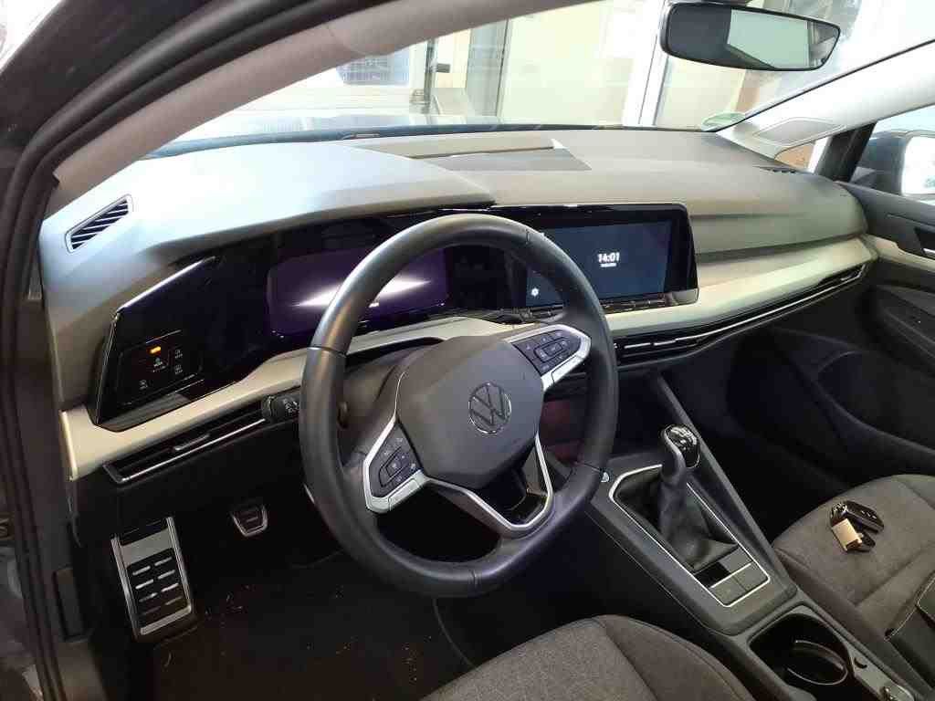 Volkswagen Golf 2024 г. Серый, пробег 31120 км