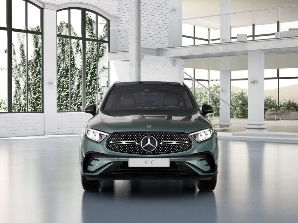 Mercedes-Benz GLC 200 2025 г. Серебристый, пробег 25000 км