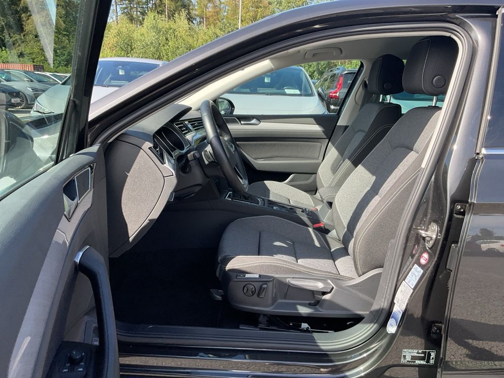 Volkswagen PASSAT VARIANT 2023 г. Серый, пробег 23090 км