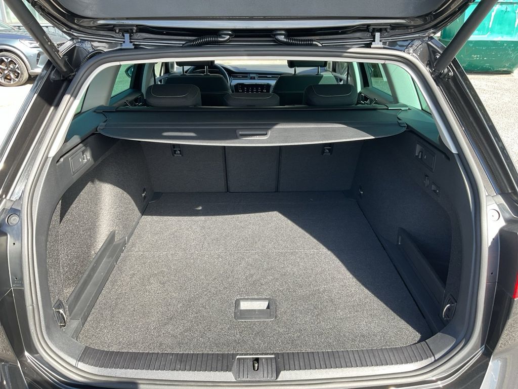 Volkswagen PASSAT VARIANT 2023 г. Серый, пробег 23090 км