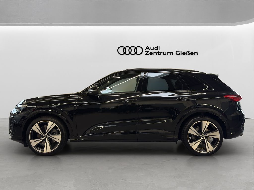 Audi Q5 2025 г. Чёрный, пробег 43350 км