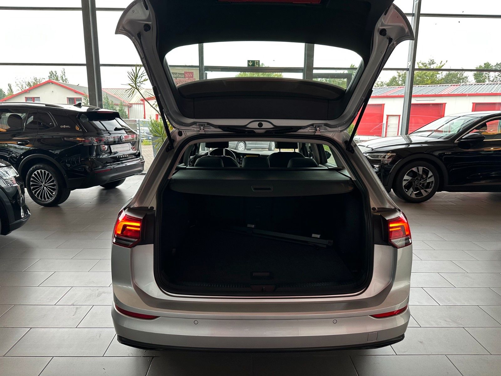 Volkswagen Golf 2024 г. Серебристый, пробег 46466 км