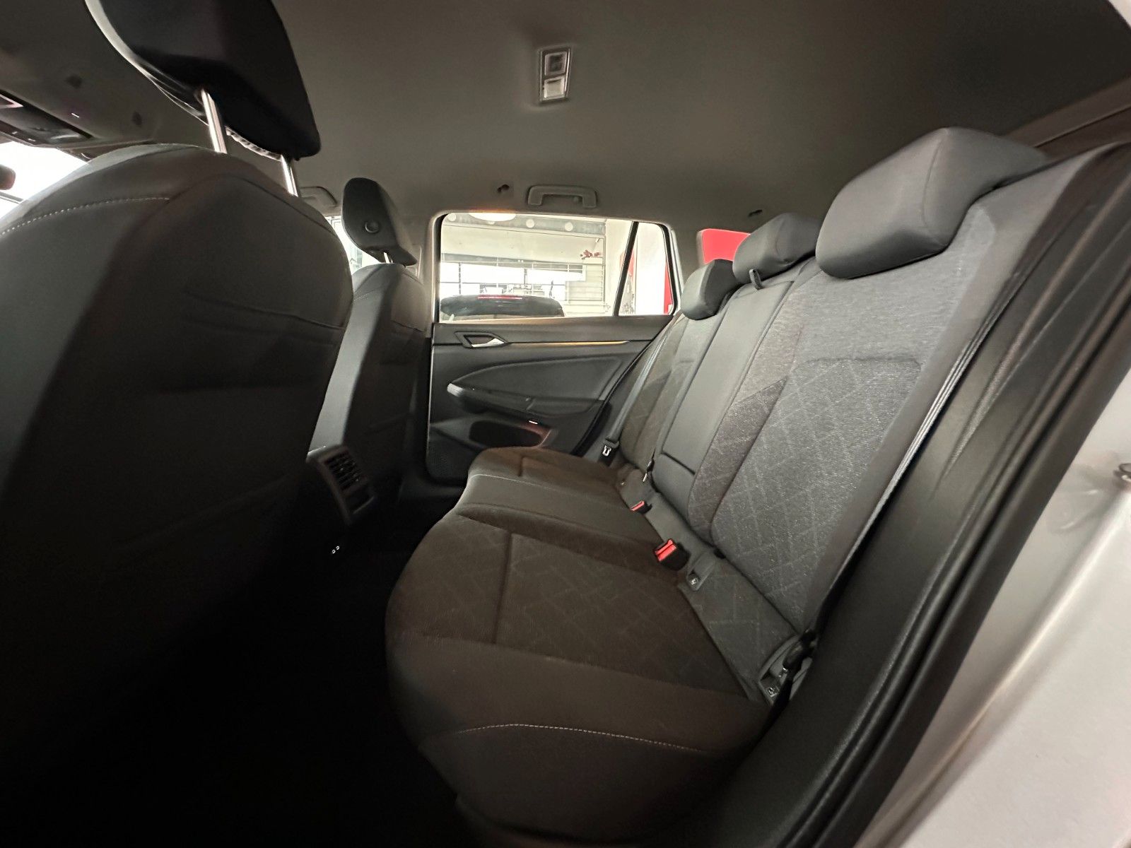 Volkswagen Golf 2024 г. Серебристый, пробег 46466 км