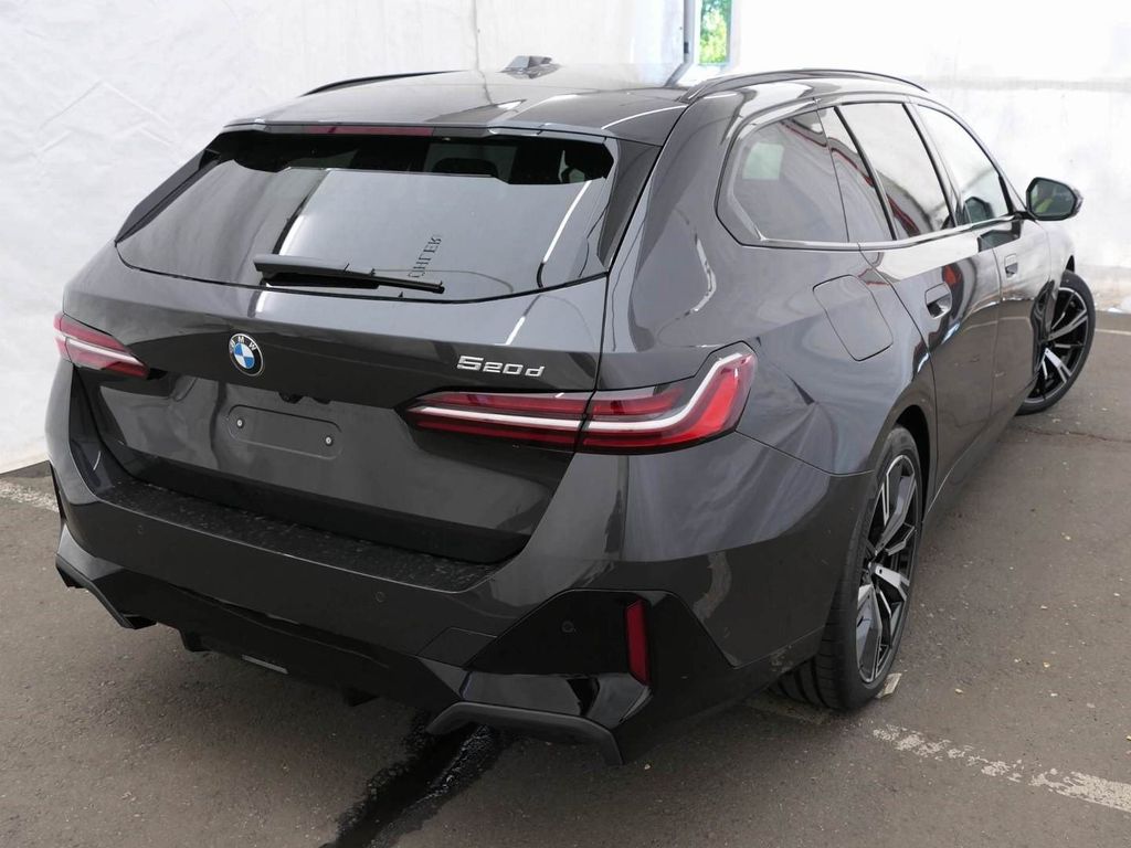 BMW 520 2026 г. Серый, пробег 9500 км