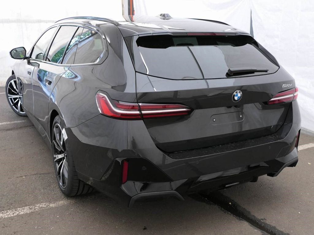 BMW 520 2026 г. Серый, пробег 9500 км