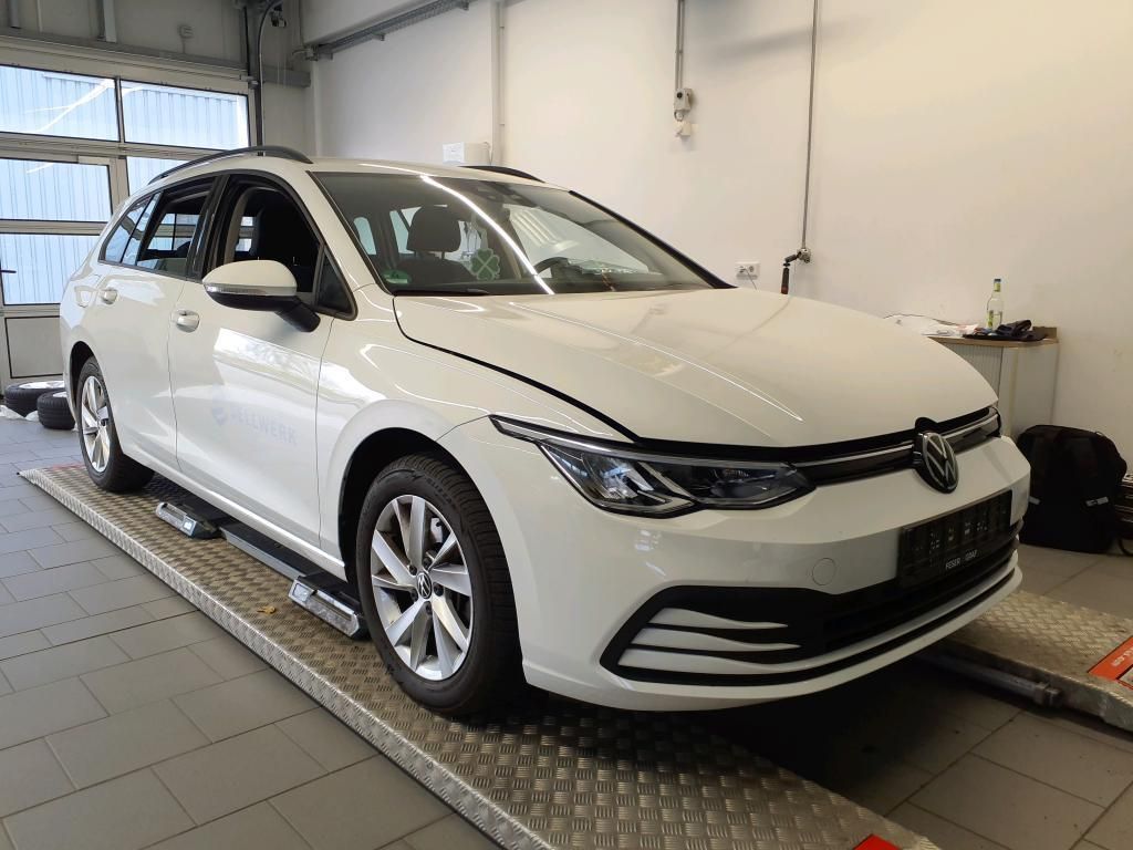 Volkswagen Golf 2023 г. Белый, пробег 44925 км