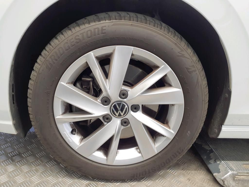 Volkswagen Golf 2023 г. Белый, пробег 44925 км