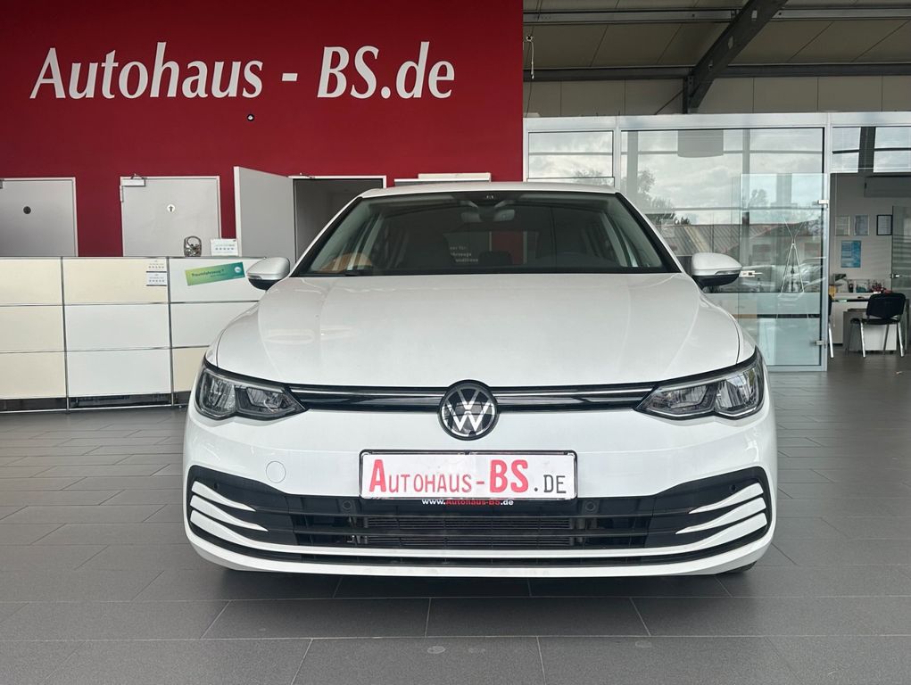 Volkswagen Golf 2024 г. Белый, пробег 49621 км