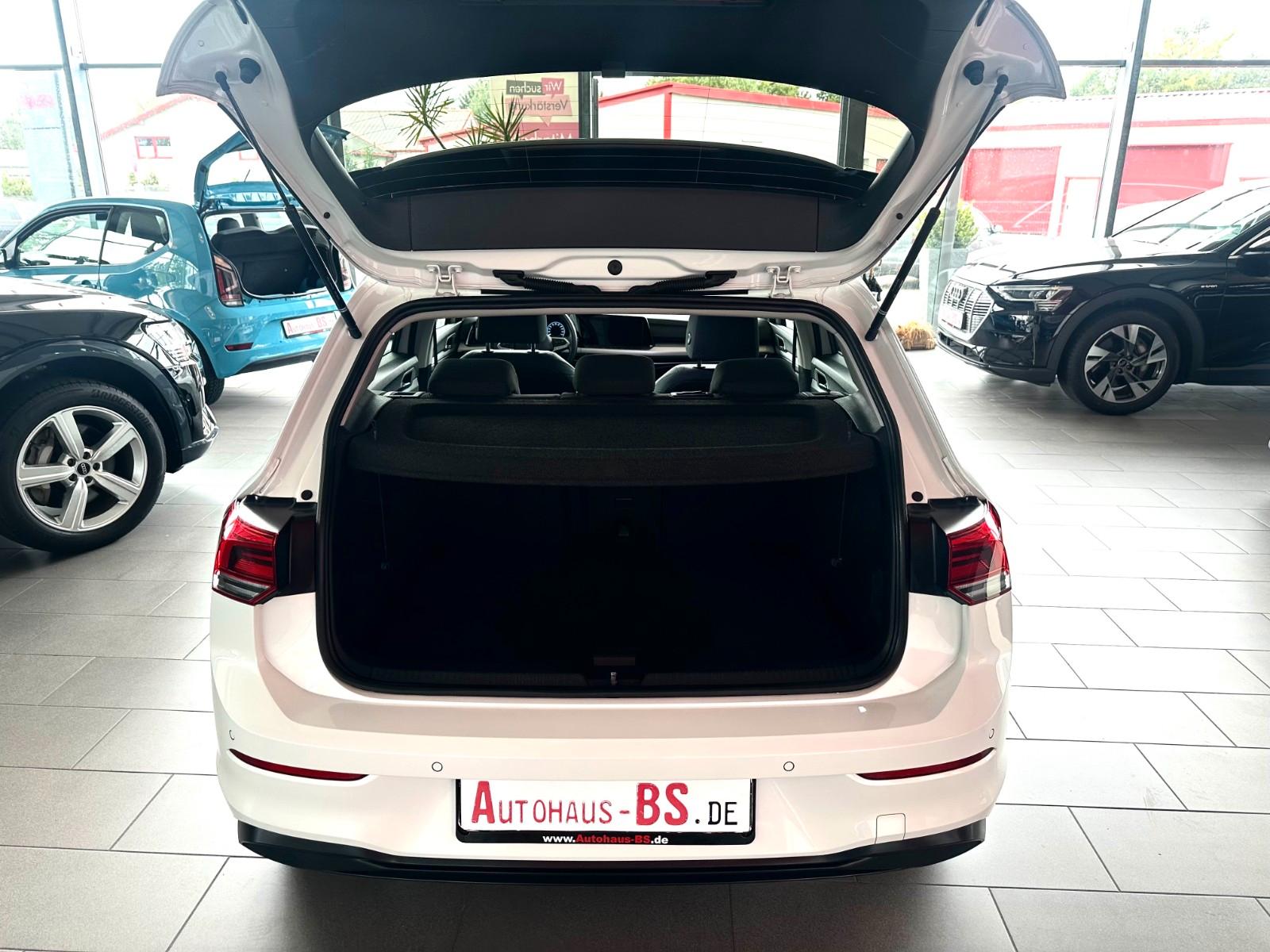 Volkswagen Golf 2024 г. Белый, пробег 49621 км