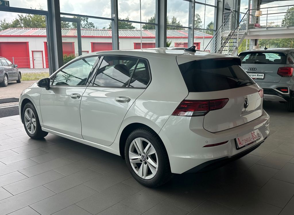 Volkswagen Golf 2024 г. Белый, пробег 49621 км