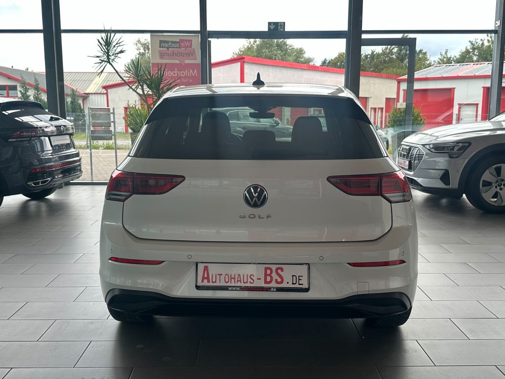 Volkswagen Golf 2024 г. Белый, пробег 49621 км